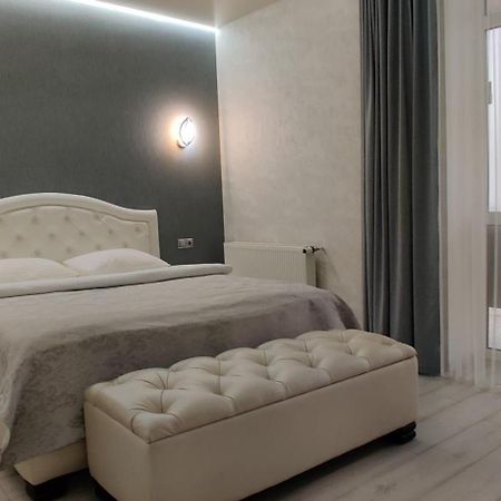 Yarovytsya Vip In The Center Apartment Lutsk Bagian luar foto