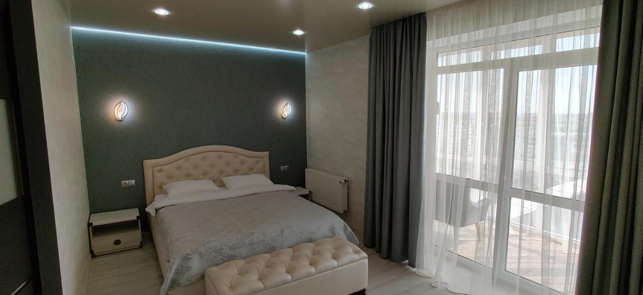 Yarovytsya Vip In The Center Apartment Lutsk Bagian luar foto