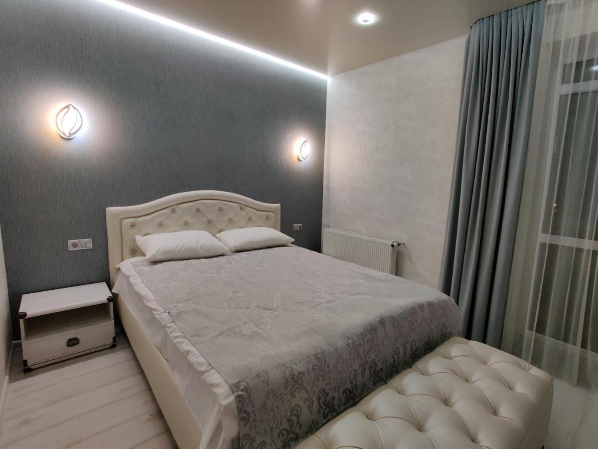 Yarovytsya Vip In The Center Apartment Lutsk Bagian luar foto