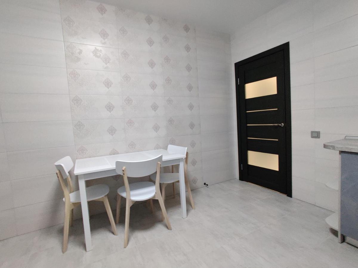 Yarovytsya Vip In The Center Apartment Lutsk Bagian luar foto