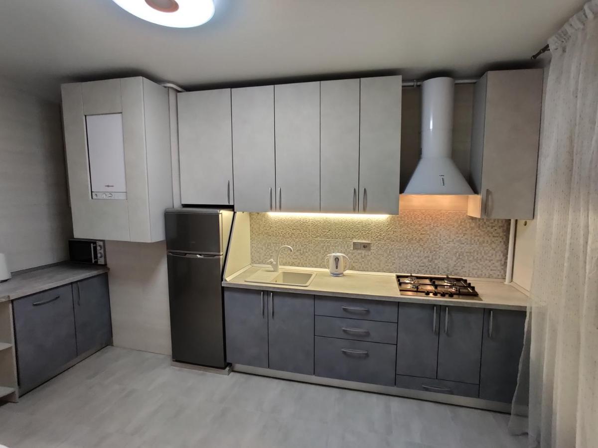 Yarovytsya Vip In The Center Apartment Lutsk Bagian luar foto